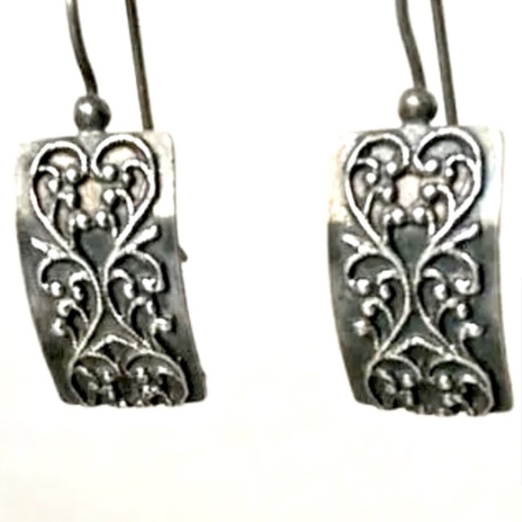 Silpada Vintage Sterling Silver Oxidized Filagree Etched Floral Design Earrings - Picture 5 of 9